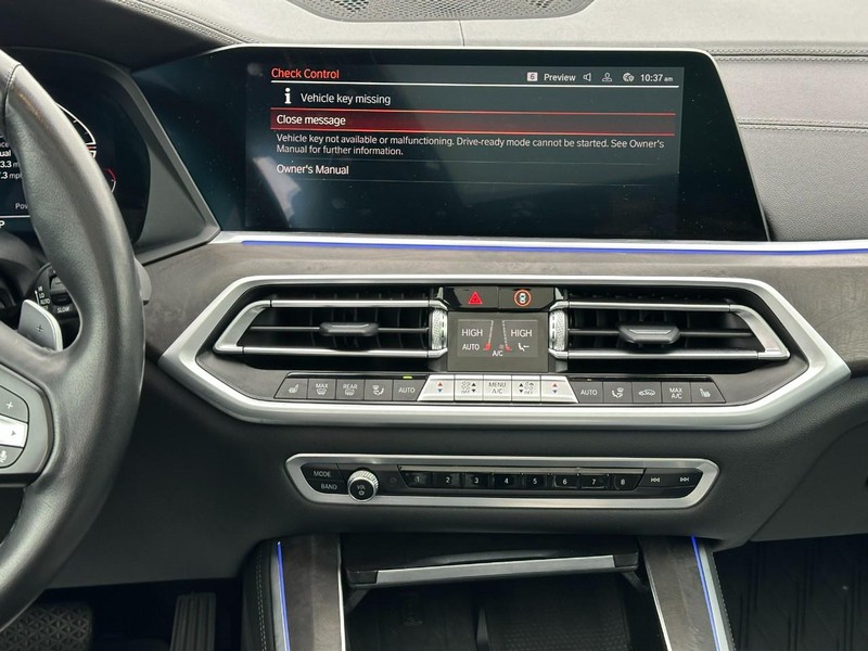 BMW X5 Vehicle Full-screen Gallery Image 15