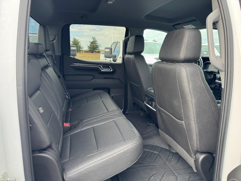 Chevrolet Silverado 1500 Vehicle Full-screen Gallery Image 10