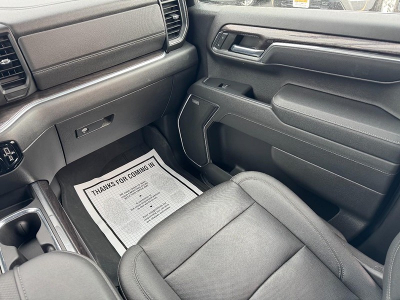 Chevrolet Silverado 1500 Vehicle Full-screen Gallery Image 14