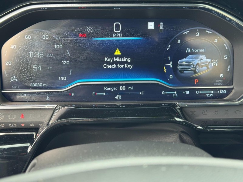 Chevrolet Silverado 1500 Vehicle Full-screen Gallery Image 19