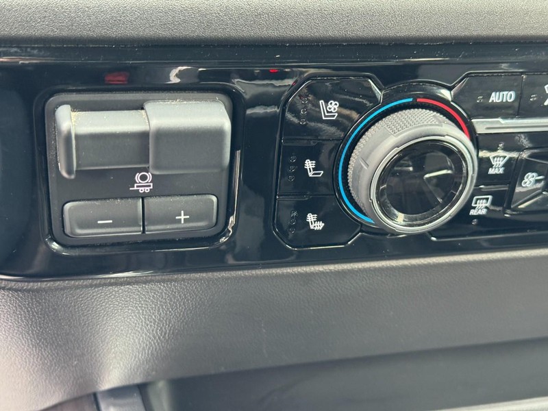 Chevrolet Silverado 1500 Vehicle Full-screen Gallery Image 22