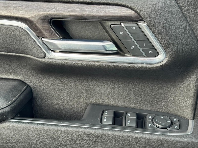 Chevrolet Silverado 1500 Vehicle Full-screen Gallery Image 23