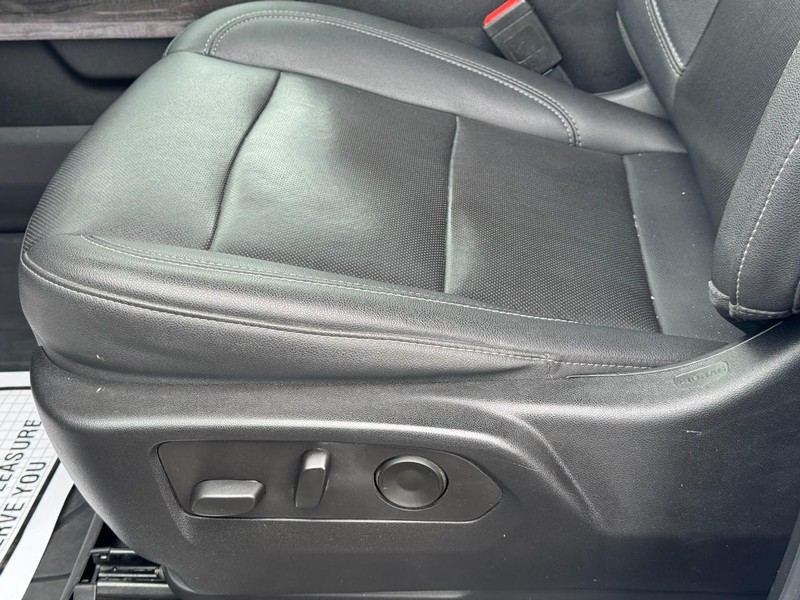 Chevrolet Silverado 1500 Vehicle Full-screen Gallery Image 24