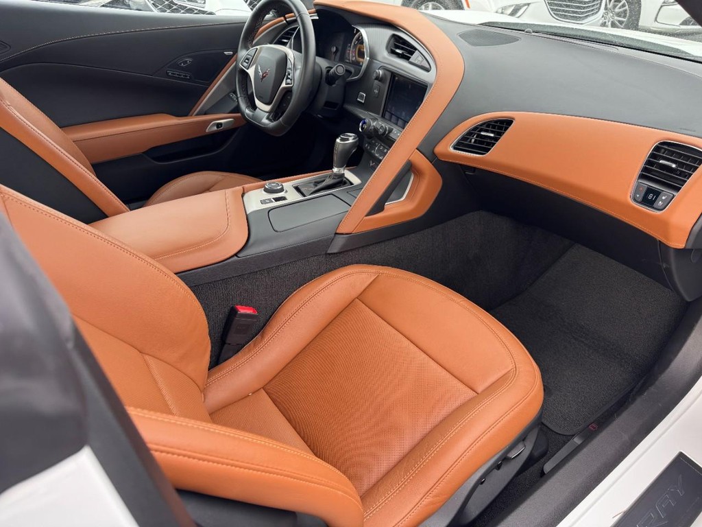 Chevrolet Corvette Vehicle Full-screen Gallery Image 09