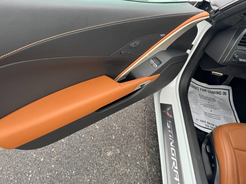 Chevrolet Corvette Vehicle Full-screen Gallery Image 11