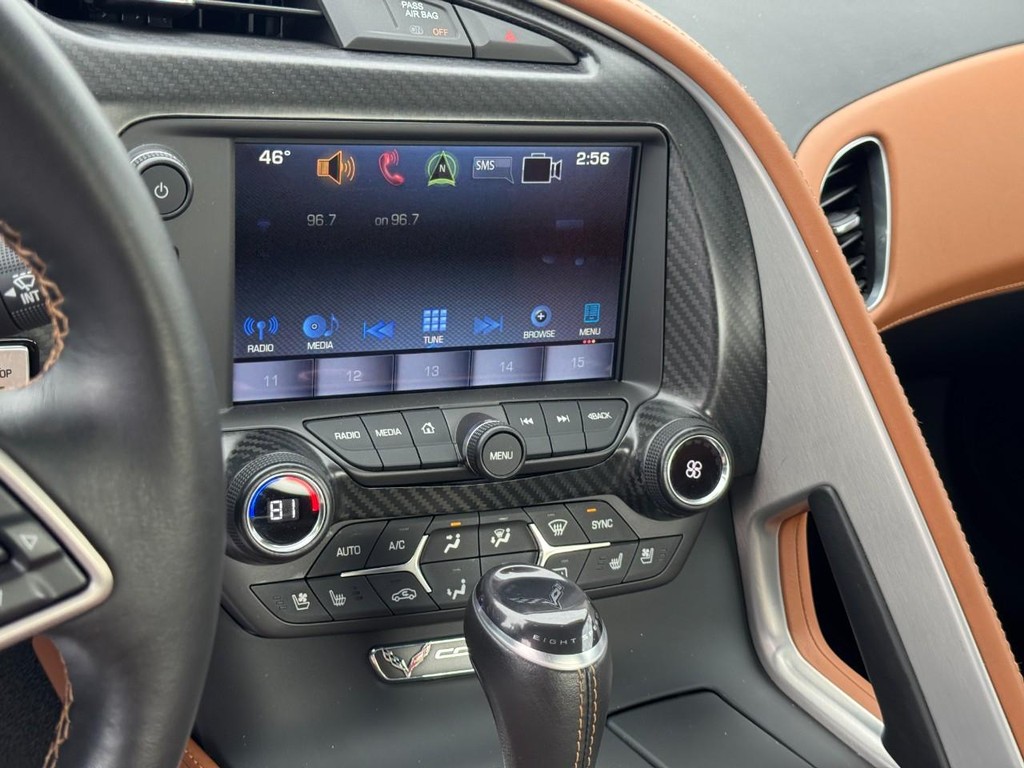 Chevrolet Corvette Vehicle Full-screen Gallery Image 13