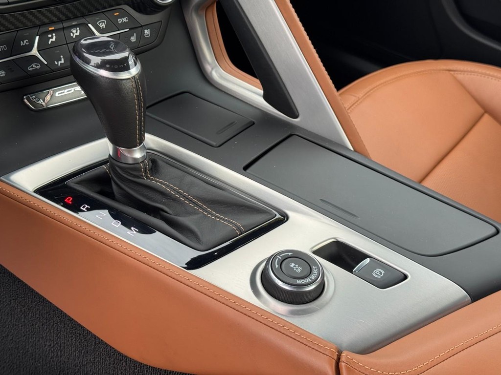 Chevrolet Corvette Vehicle Full-screen Gallery Image 14