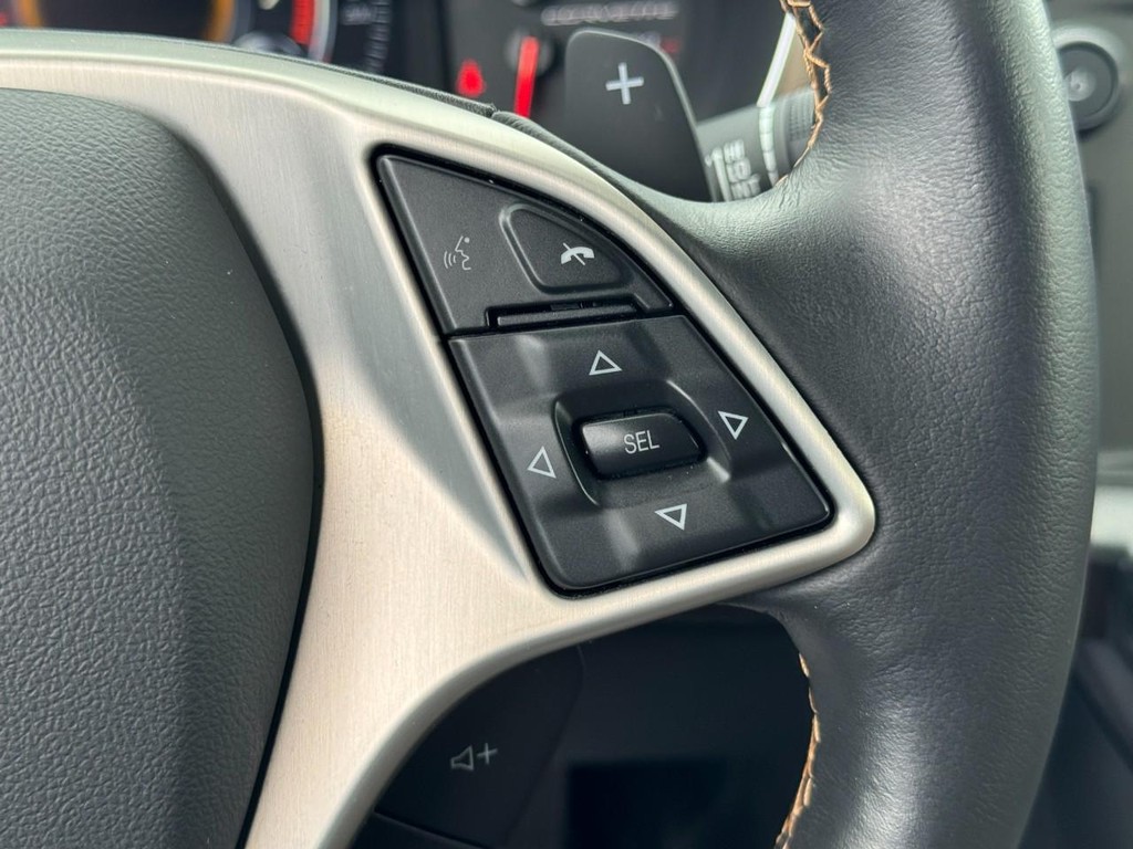 Chevrolet Corvette Vehicle Full-screen Gallery Image 17