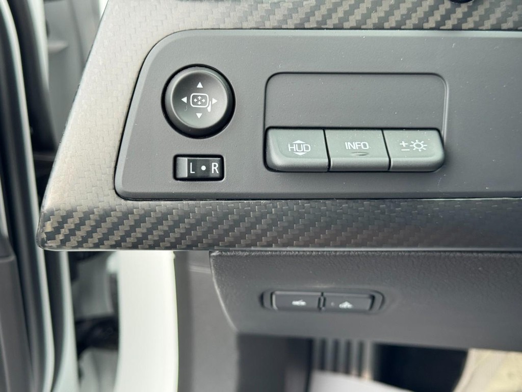 Chevrolet Corvette Vehicle Full-screen Gallery Image 22