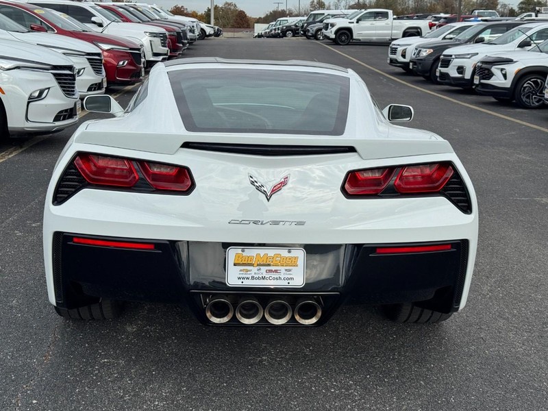 Chevrolet Corvette Vehicle Full-screen Gallery Image 04