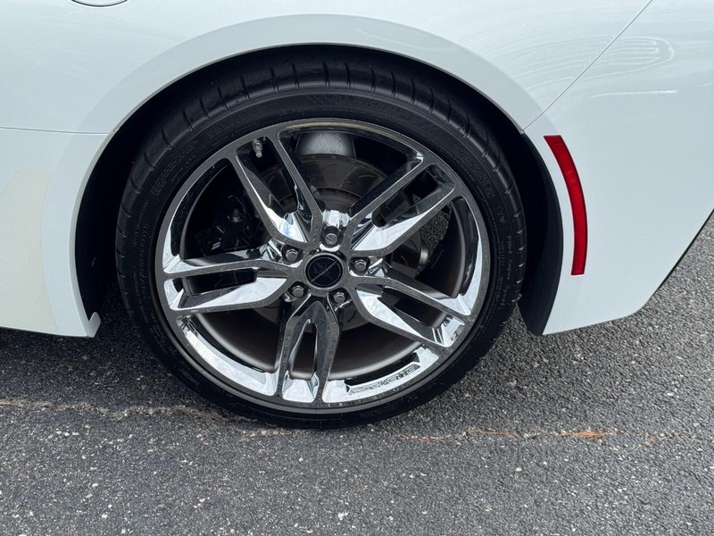 Chevrolet Corvette Vehicle Full-screen Gallery Image 06