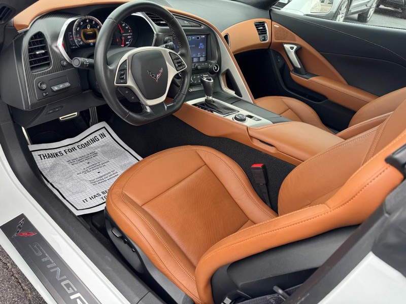 Chevrolet Corvette Vehicle Full-screen Gallery Image 10