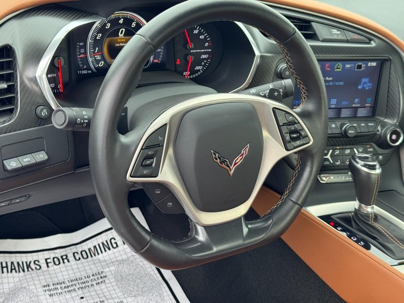 Chevrolet Corvette Vehicle Full-screen Gallery Image 12