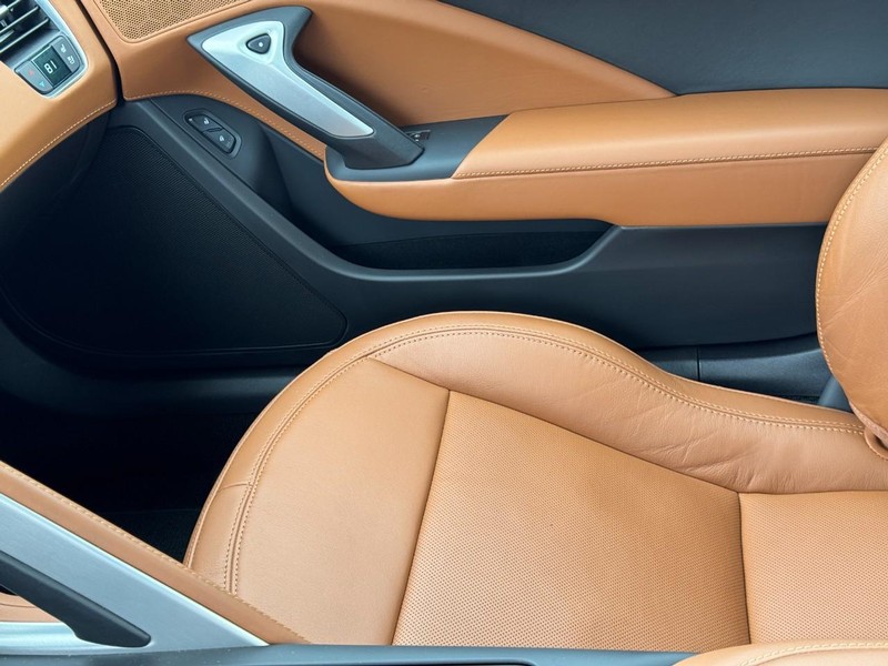 Chevrolet Corvette Vehicle Full-screen Gallery Image 15