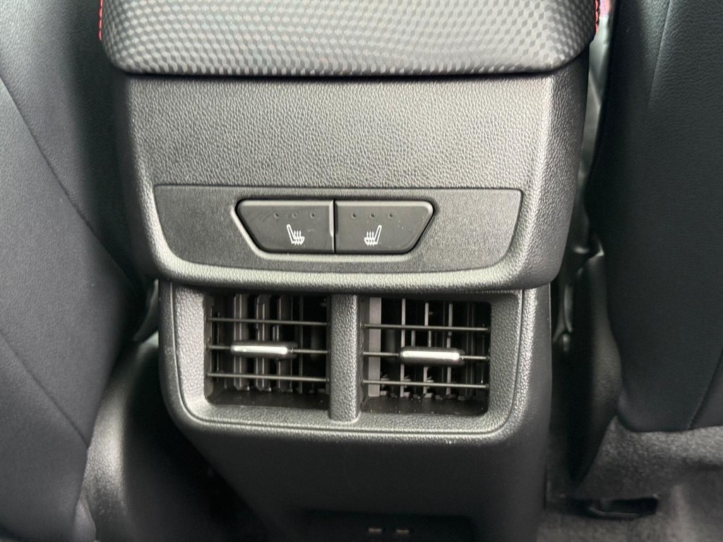 Chevrolet Equinox Vehicle Full-screen Gallery Image 12