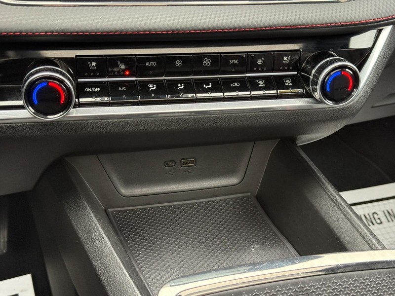 Chevrolet Equinox Vehicle Full-screen Gallery Image 20