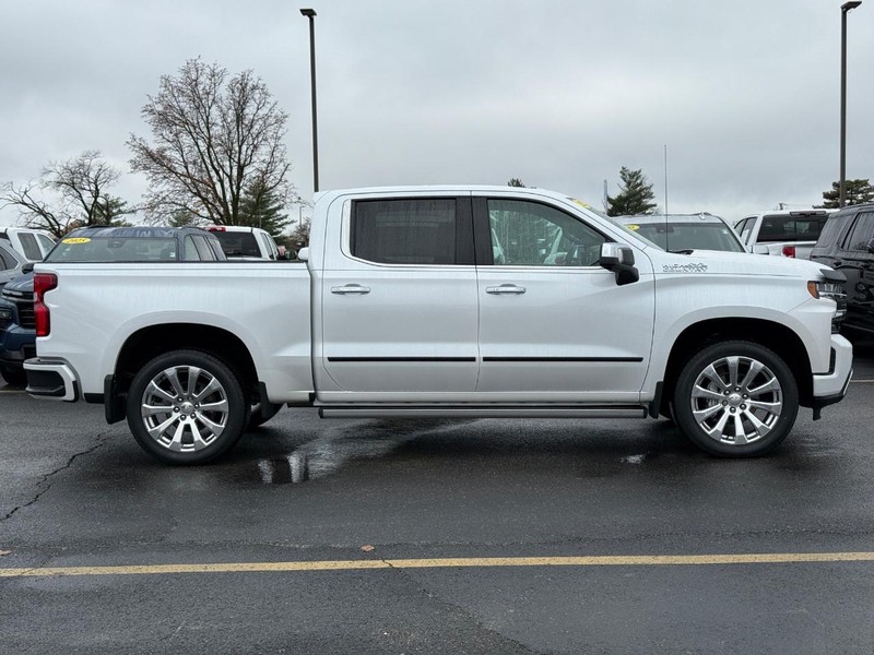 Chevrolet Silverado 1500 Vehicle Full-screen Gallery Image 01