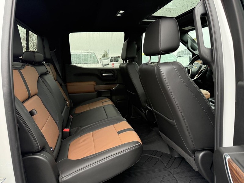 Chevrolet Silverado 1500 Vehicle Full-screen Gallery Image 11