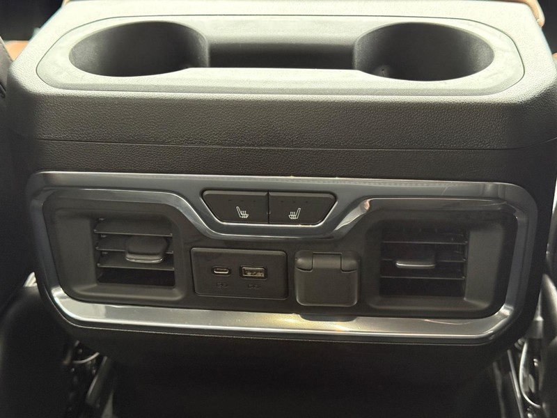 Chevrolet Silverado 1500 Vehicle Full-screen Gallery Image 13