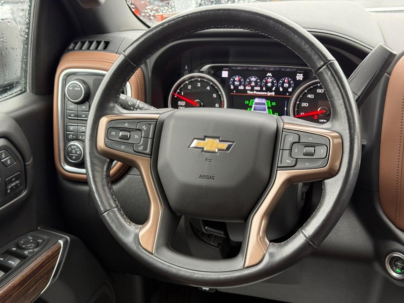 Chevrolet Silverado 1500 Vehicle Full-screen Gallery Image 15