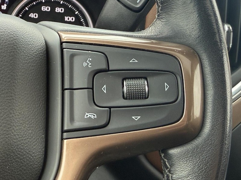 Chevrolet Silverado 1500 Vehicle Full-screen Gallery Image 17