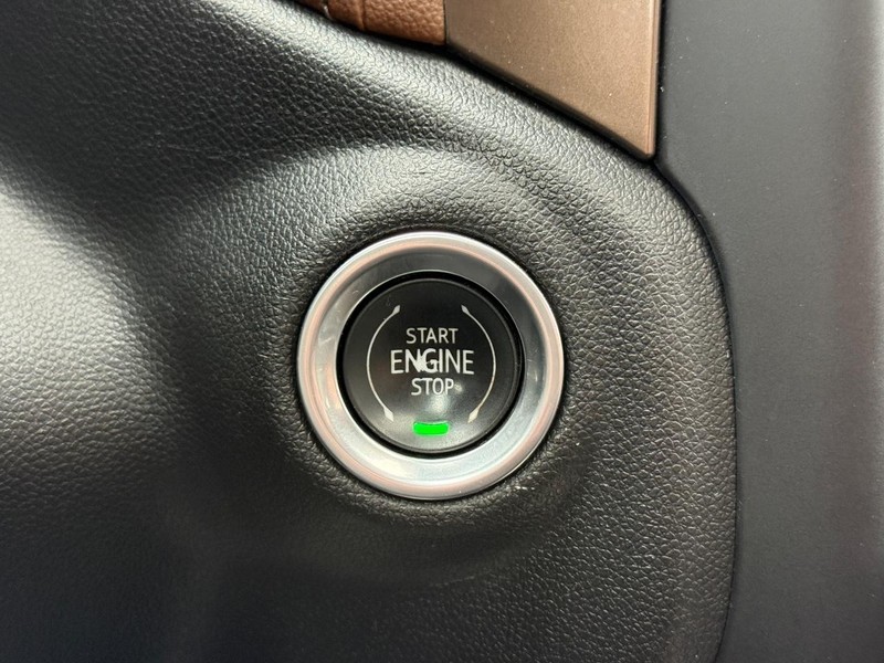 Chevrolet Silverado 1500 Vehicle Full-screen Gallery Image 18