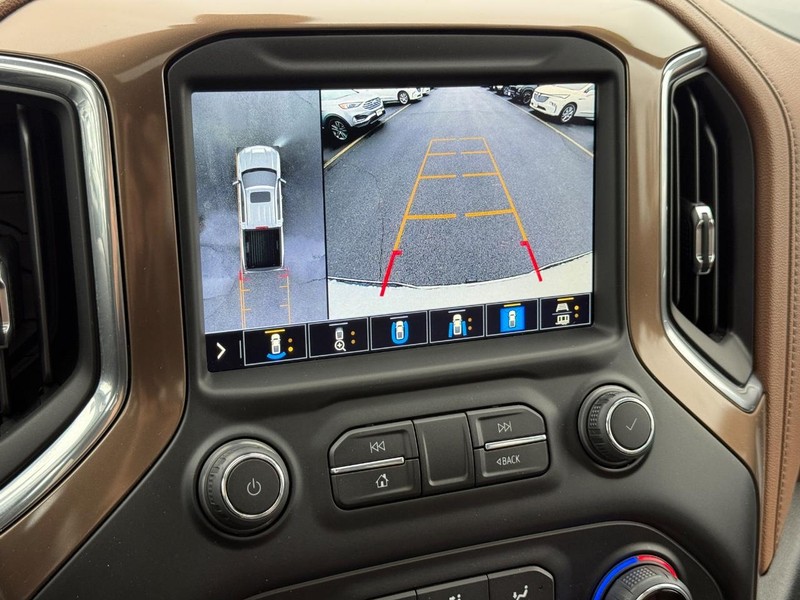 Chevrolet Silverado 1500 Vehicle Full-screen Gallery Image 20