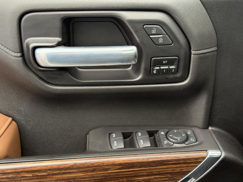 Chevrolet Silverado 1500 Vehicle Full-screen Gallery Image 25