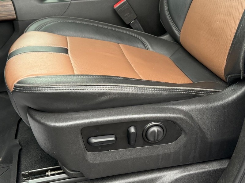 Chevrolet Silverado 1500 Vehicle Full-screen Gallery Image 27