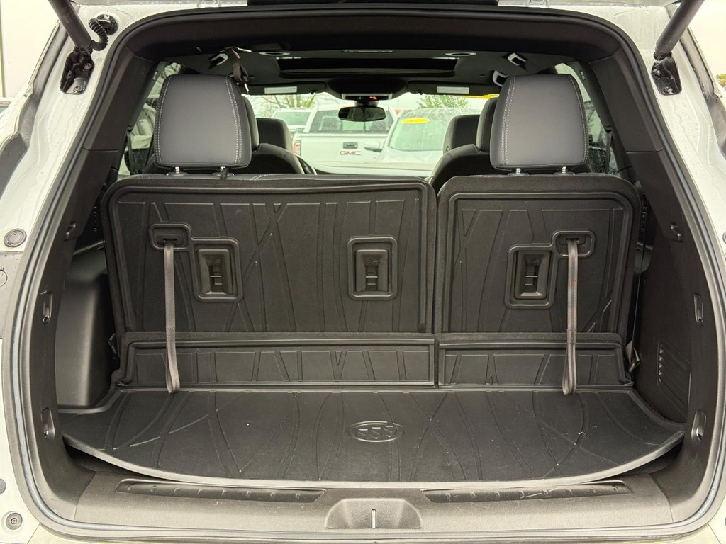 Buick Enclave Vehicle Full-screen Gallery Image 06