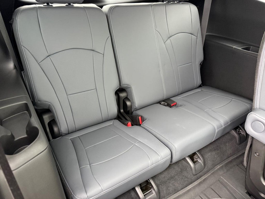 Buick Enclave Vehicle Full-screen Gallery Image 10