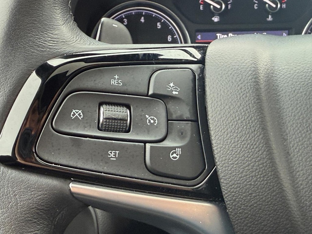 Buick Enclave Vehicle Full-screen Gallery Image 15