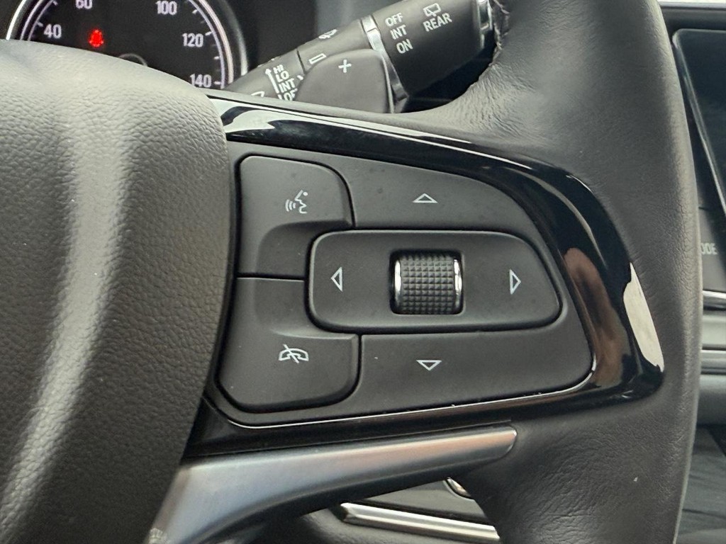 Buick Enclave Vehicle Full-screen Gallery Image 16