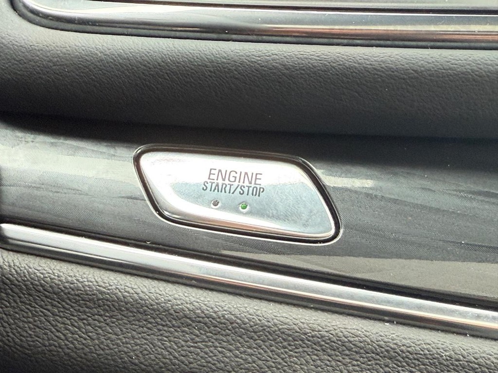 Buick Enclave Vehicle Full-screen Gallery Image 17