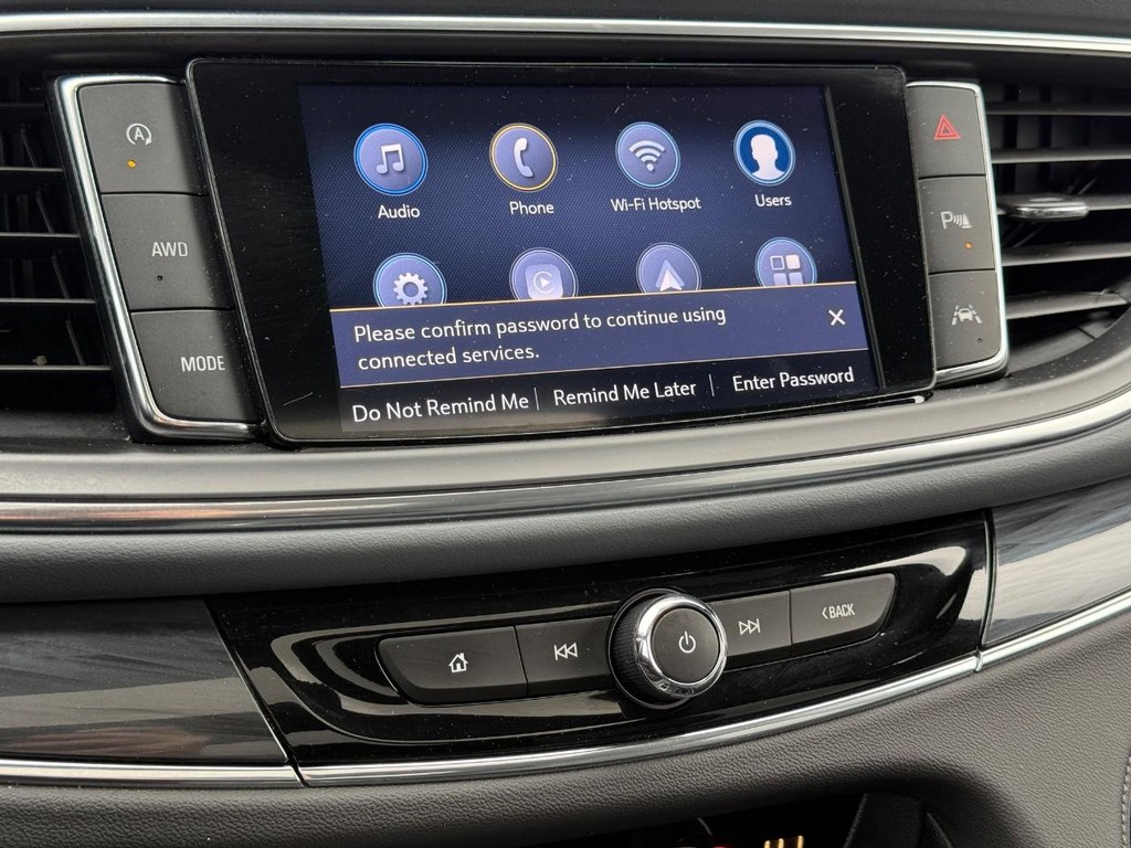 Buick Enclave Vehicle Full-screen Gallery Image 18