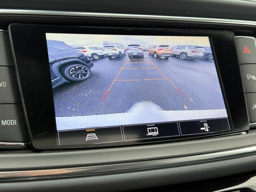 Buick Enclave Vehicle Full-screen Gallery Image 19