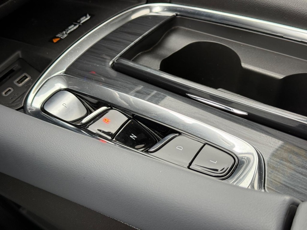 Buick Enclave Vehicle Full-screen Gallery Image 21