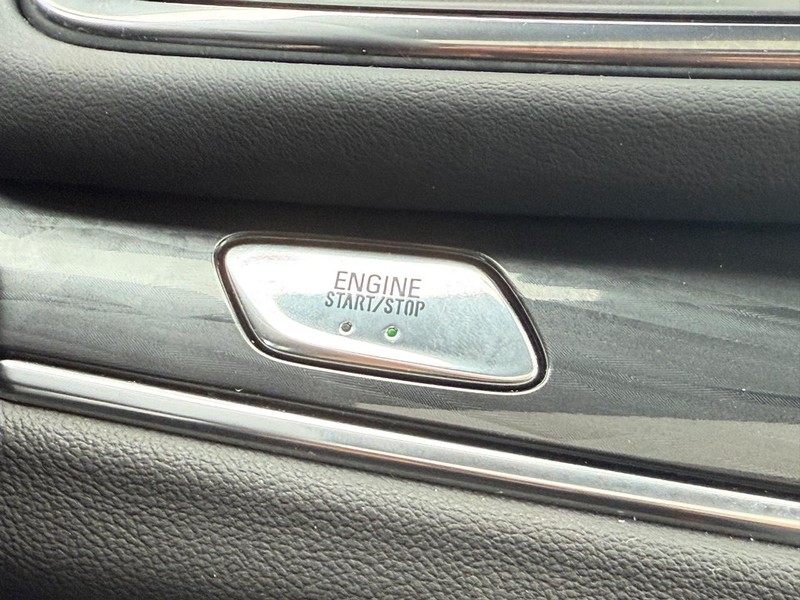 Buick Enclave Vehicle Full-screen Gallery Image 17