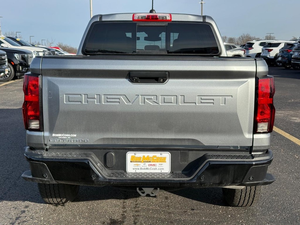 Chevrolet Colorado Vehicle Full-screen Gallery Image 04