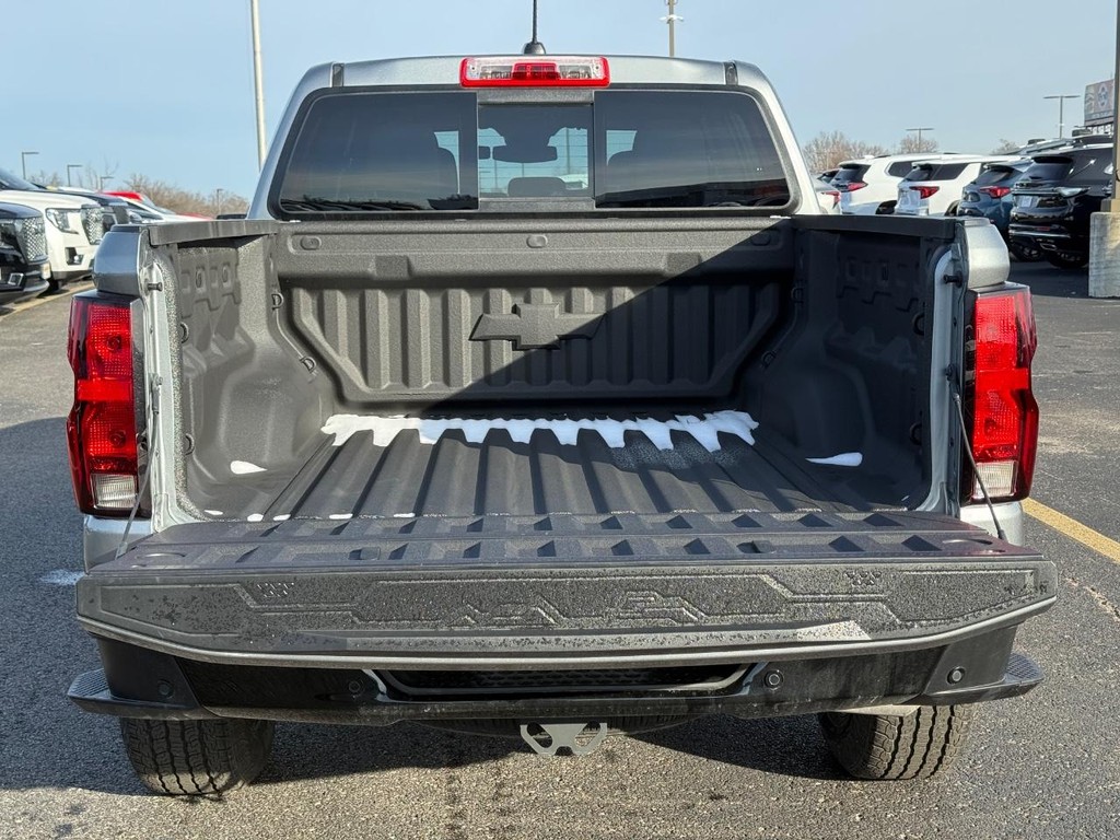 Chevrolet Colorado Vehicle Full-screen Gallery Image 06