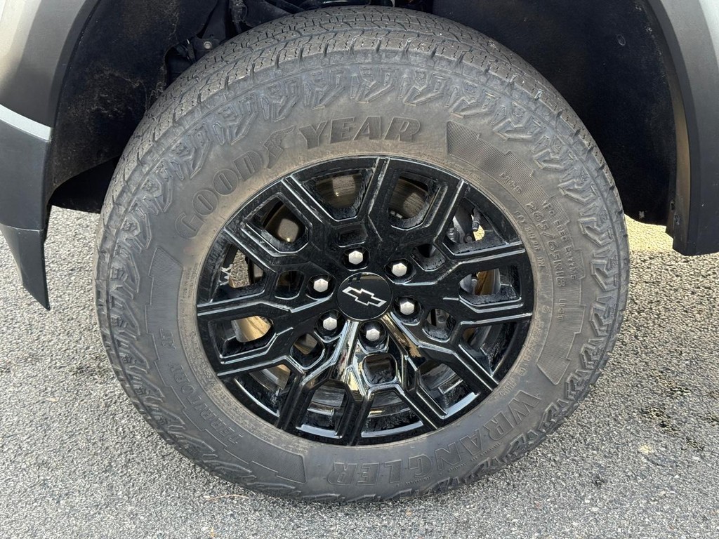 Chevrolet Colorado Vehicle Full-screen Gallery Image 07