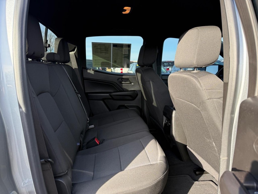 Chevrolet Colorado Vehicle Full-screen Gallery Image 10