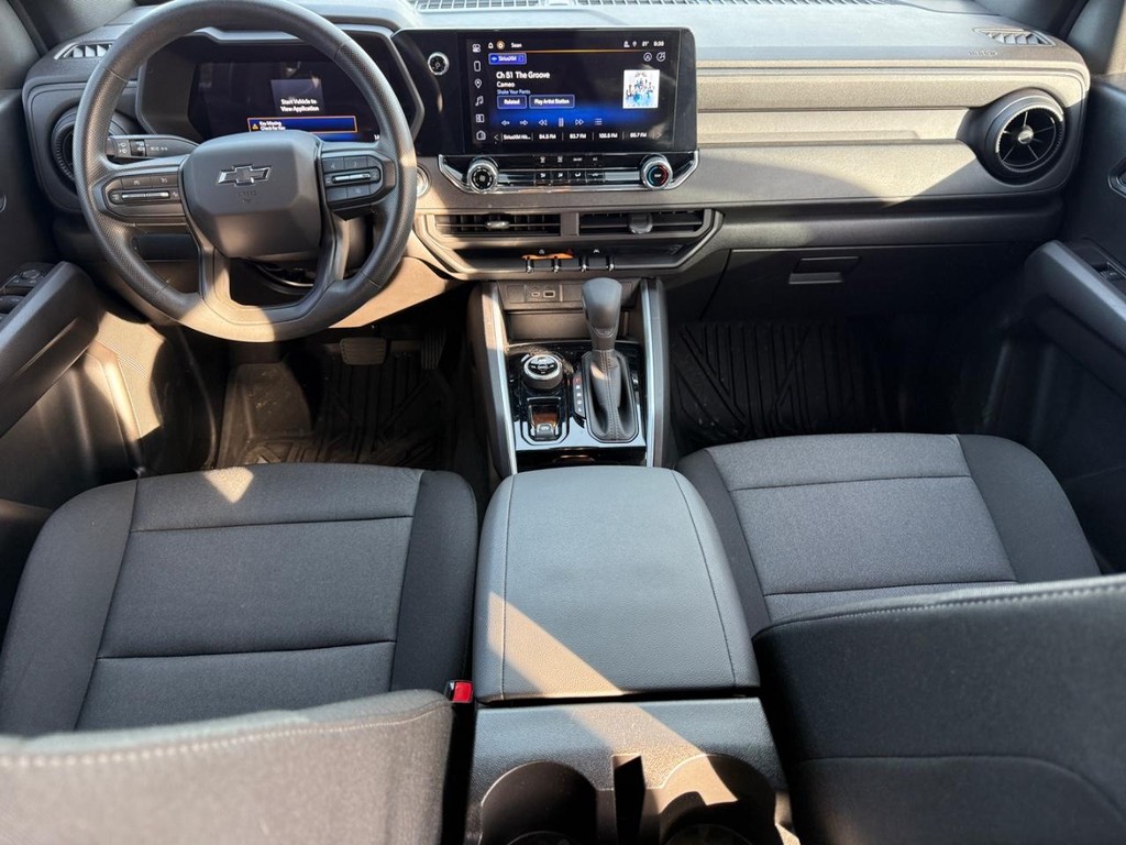 Chevrolet Colorado Vehicle Full-screen Gallery Image 11