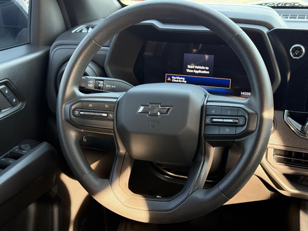 Chevrolet Colorado Vehicle Full-screen Gallery Image 12