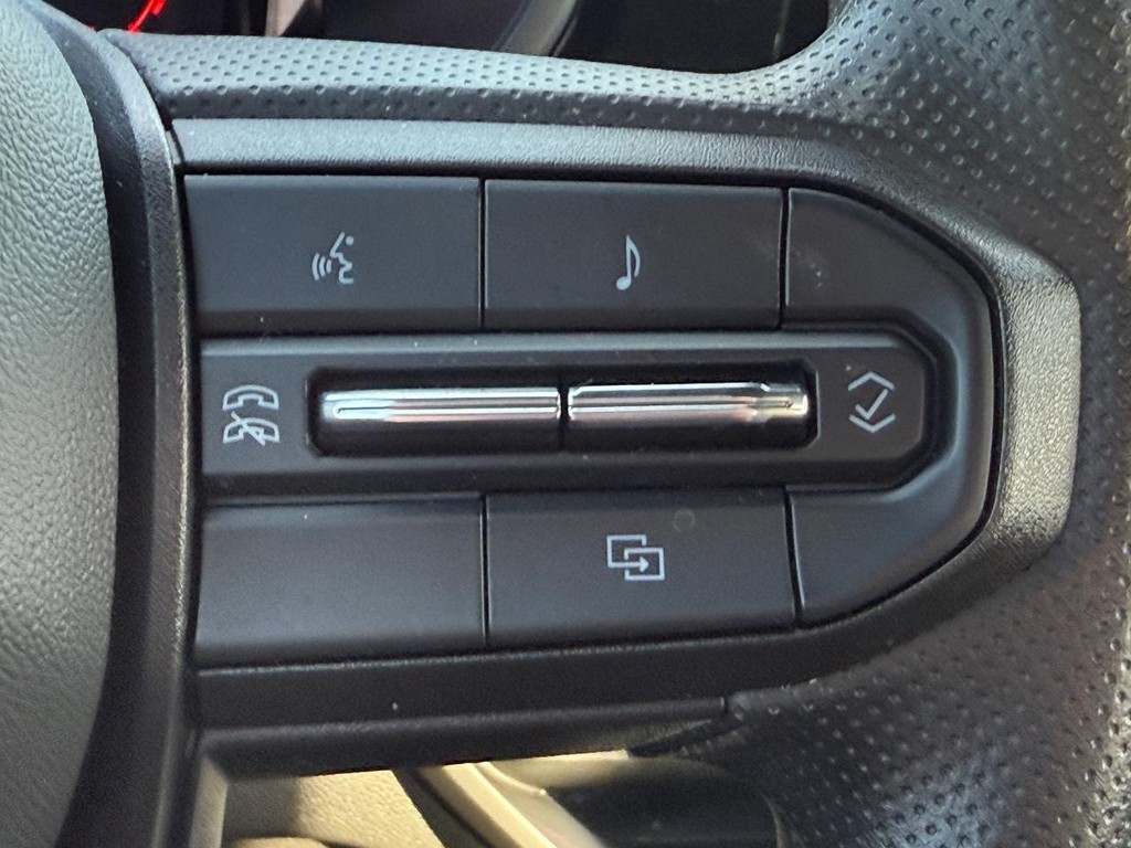 Chevrolet Colorado Vehicle Full-screen Gallery Image 14