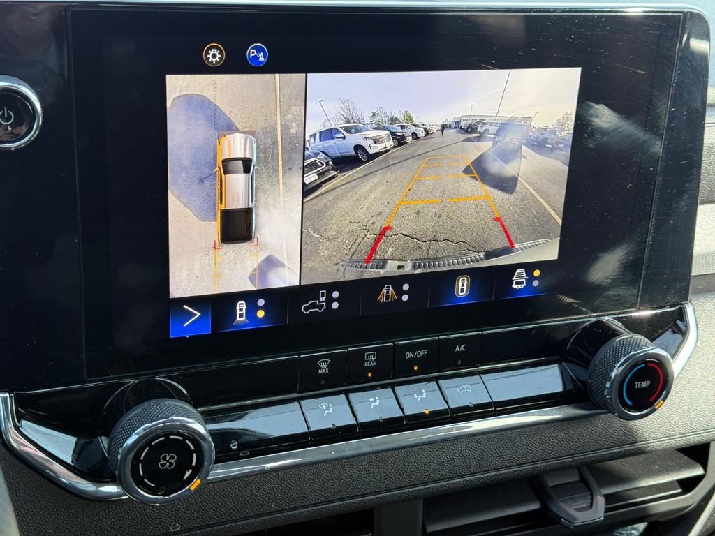 Chevrolet Colorado Vehicle Full-screen Gallery Image 17