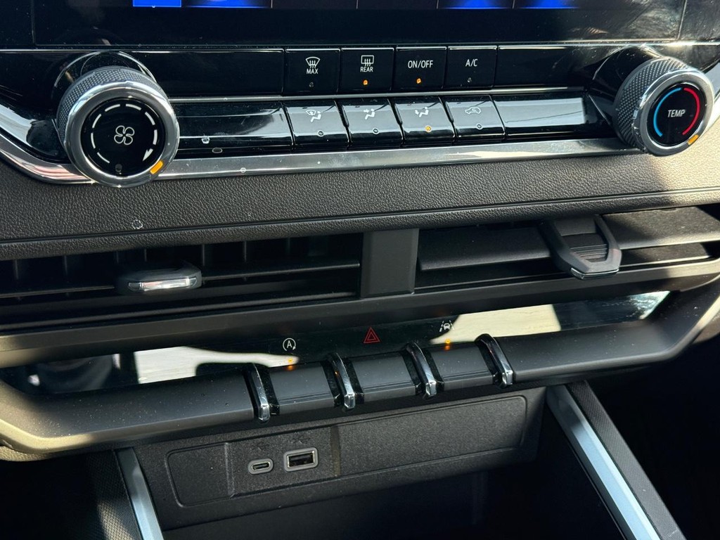 Chevrolet Colorado Vehicle Full-screen Gallery Image 18