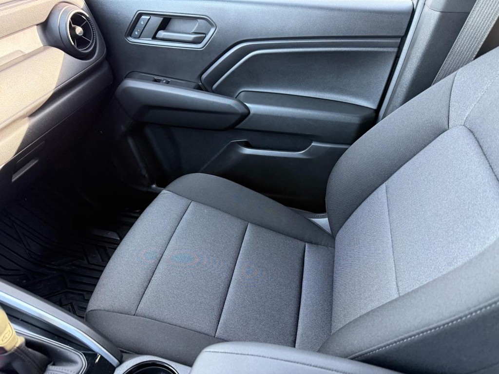 Chevrolet Colorado Vehicle Full-screen Gallery Image 20