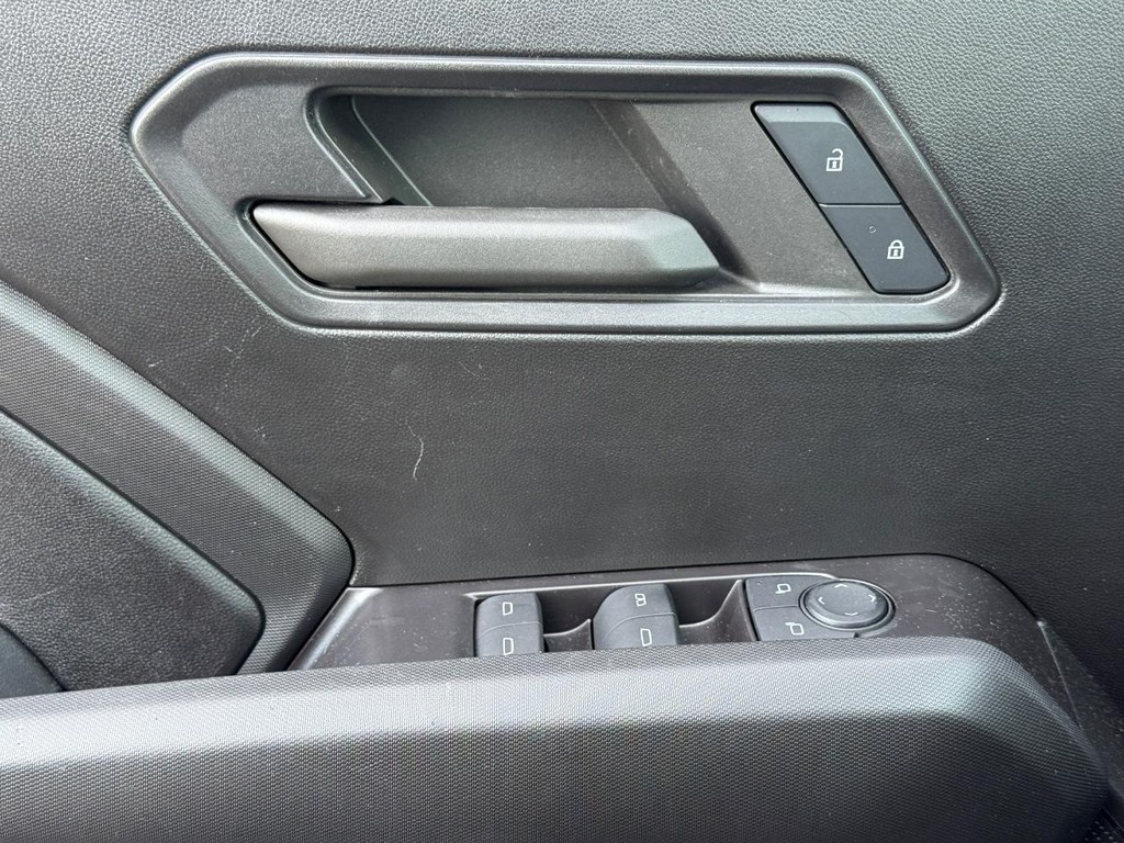 Chevrolet Colorado Vehicle Full-screen Gallery Image 22