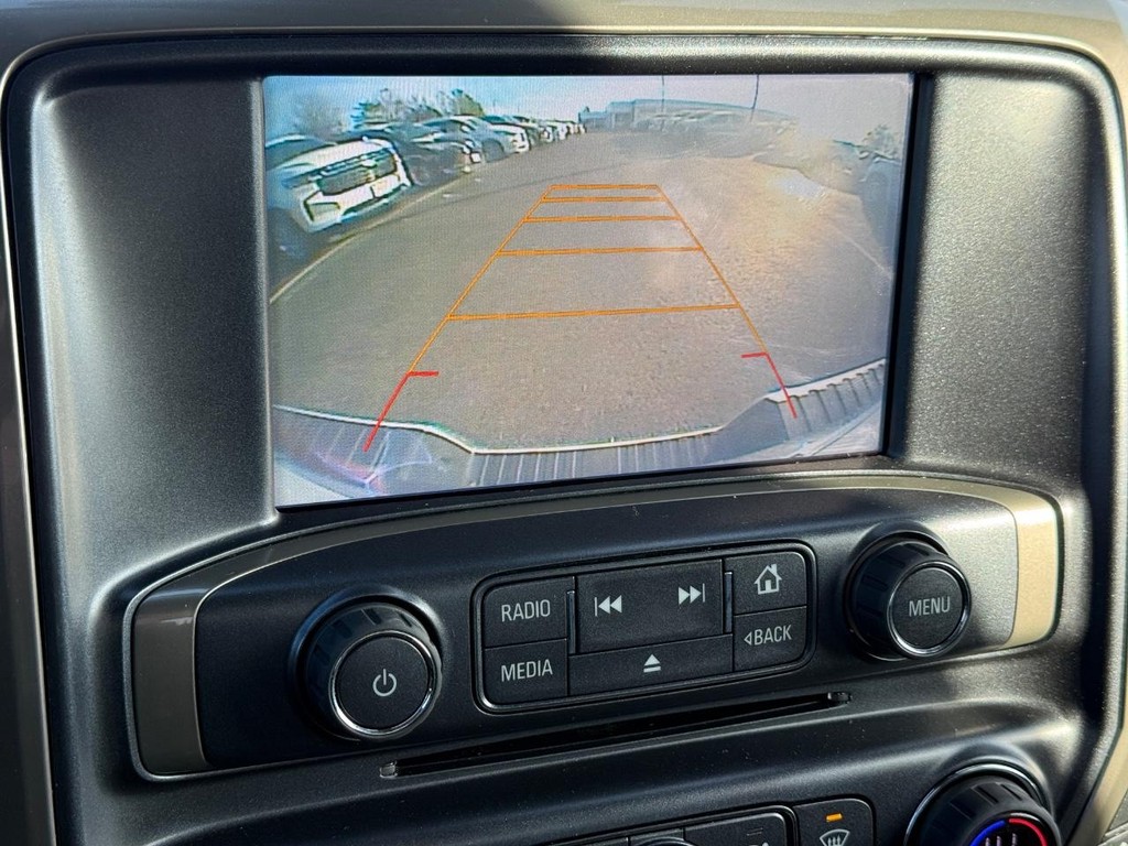 Chevrolet Silverado 1500 Vehicle Full-screen Gallery Image 17